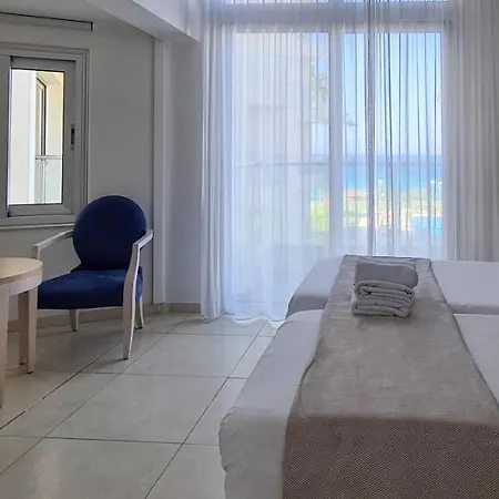 Apartment Phaedrus Living: Seafront Luxury Flat Pallini Court 113 *