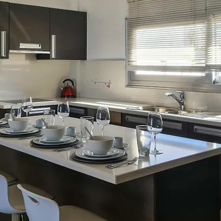 Phaedrus Living: Seafront Luxury Flat Pallini Court 113 * بروتاراس