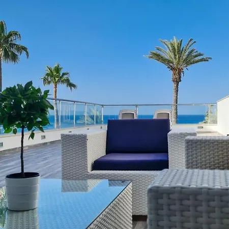 Apartment Phaedrus Living: Seafront Luxury Flat Pallini Court 113