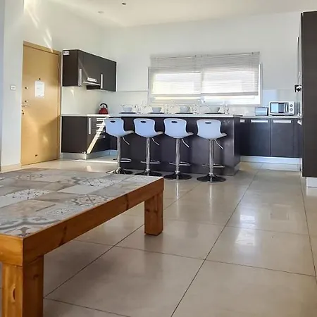 Apartment Phaedrus Living: Seafront Luxury Flat Pallini Court 113 Protaras