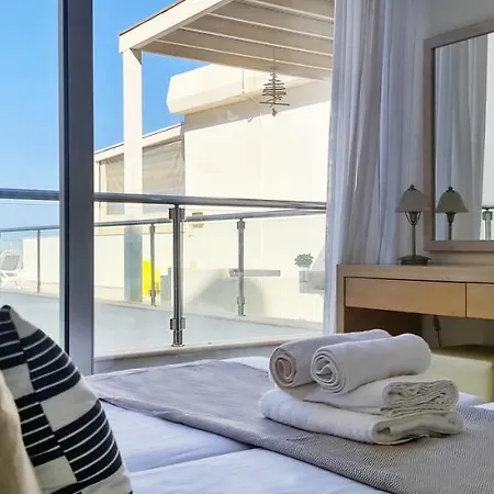 Phaedrus Living: Seafront Luxury Flat Pallini Court 113 Apartament